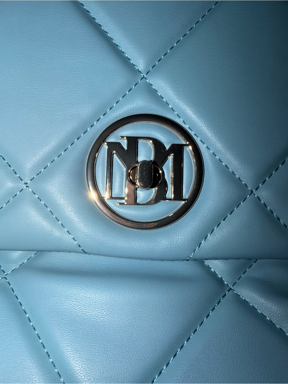 Badgley Mischka quilted blue faux leather crossbody bag with a gold chain strap - Picture 5 of 9